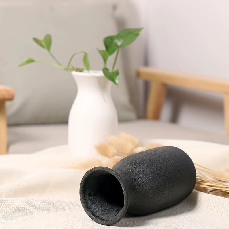 Florero de Cerámica Japonesa Nórdica Blanco/Negro Mate – Hecho a Mano, Estilo Zen