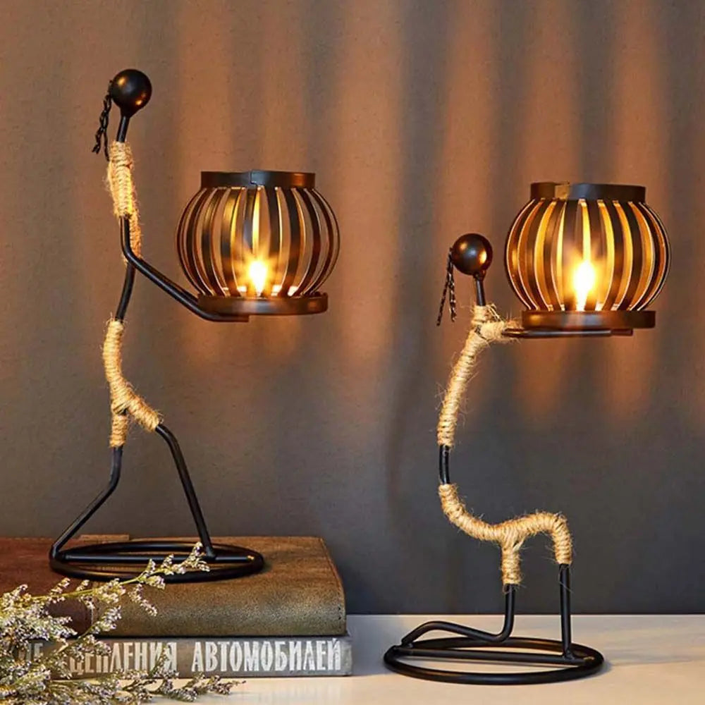 Candelabro Metálico Nórdico – Escultura Abstracta de Personaje Hecha a Mano