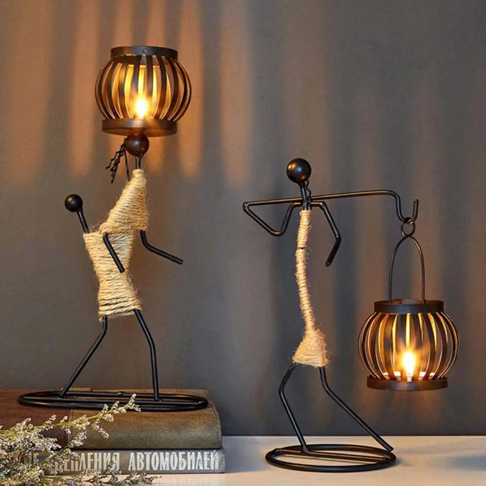 Candelabro Metálico Nórdico – Escultura Abstracta de Personaje Hecha a Mano