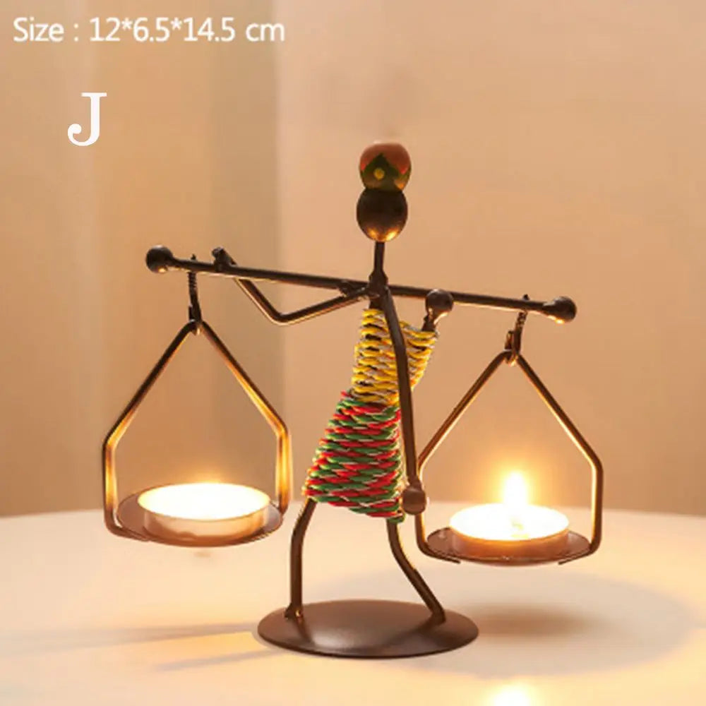 Candelabro Metálico Nórdico – Escultura Abstracta de Personaje Hecha a Mano