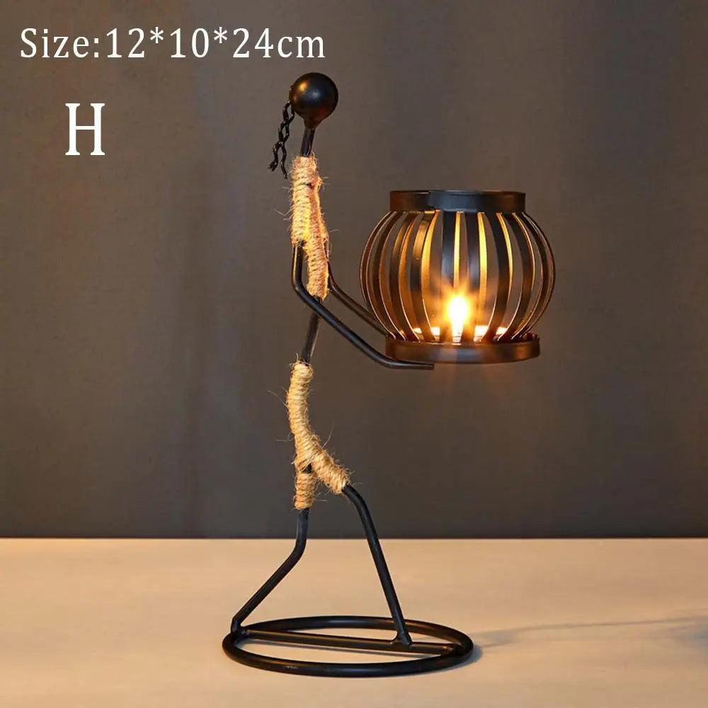 Candelabro Metálico Nórdico – Escultura Abstracta de Personaje Hecha a Mano
