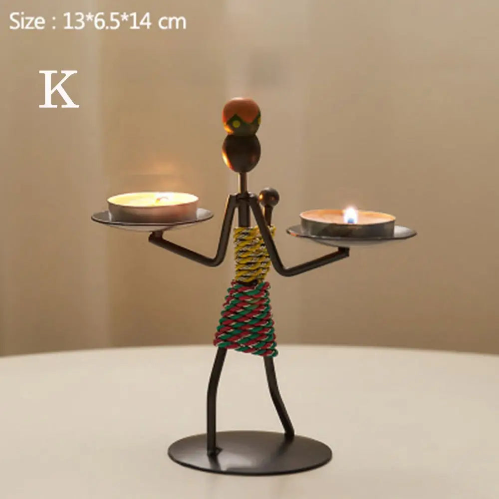 Candelabro Metálico Nórdico – Escultura Abstracta de Personaje Hecha a Mano