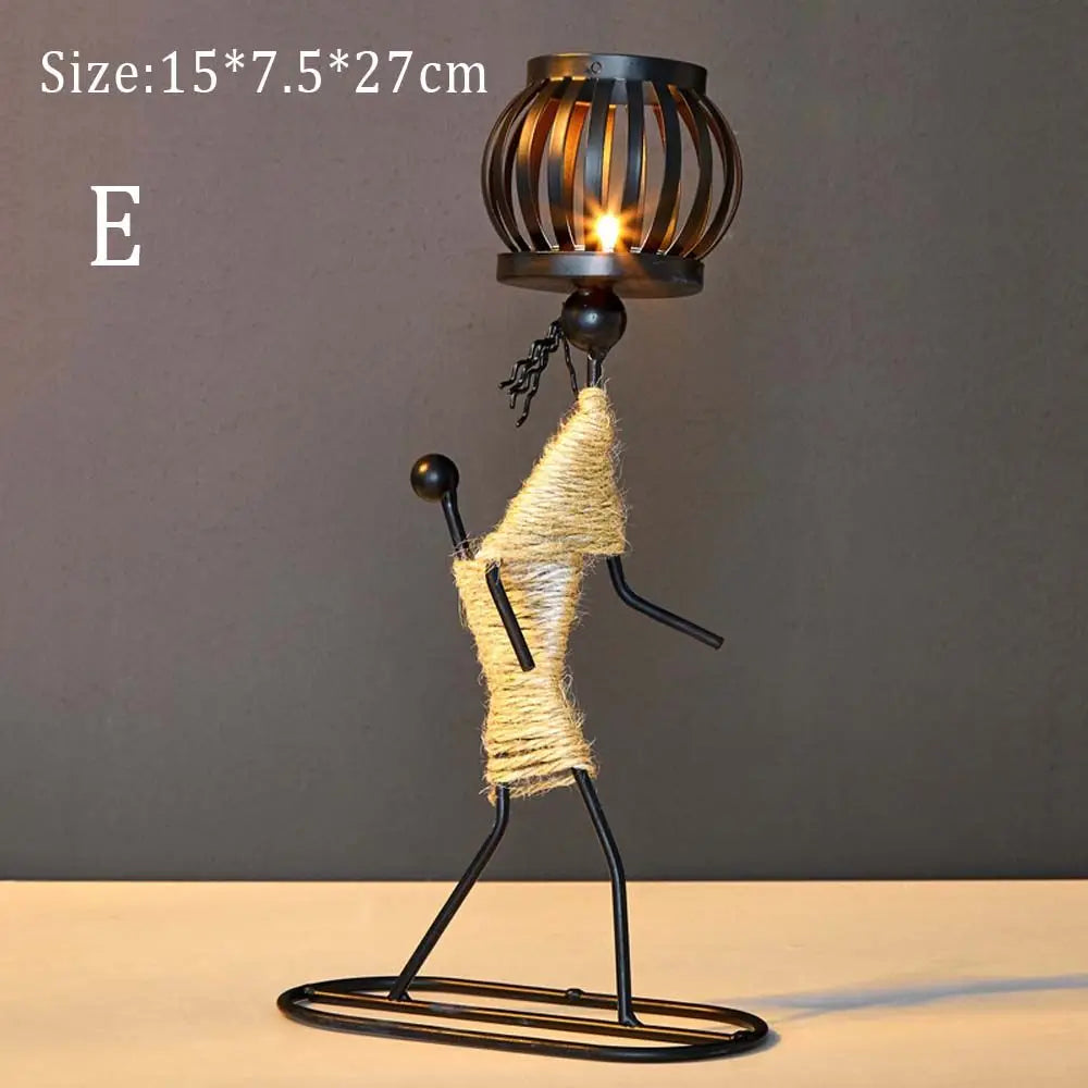 Candelabro Metálico Nórdico – Escultura Abstracta de Personaje Hecha a Mano