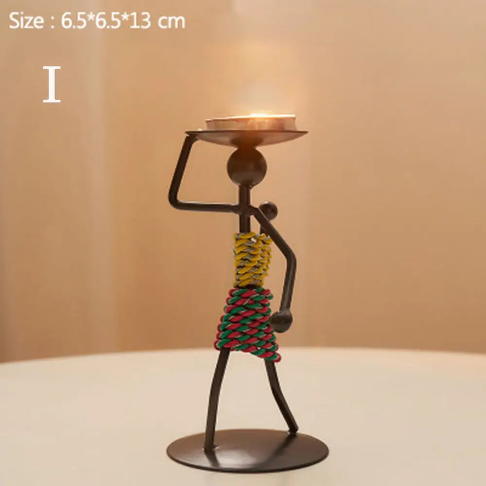 Candelabro Metálico Nórdico – Escultura Abstracta de Personaje Hecha a Mano