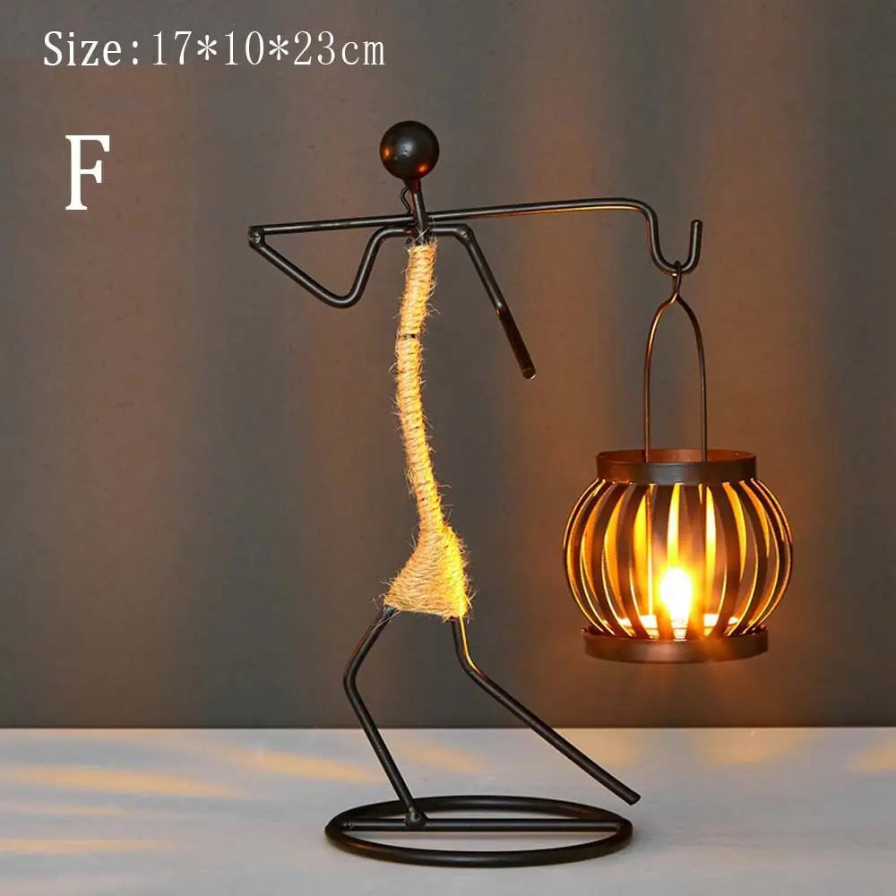 Candelabro Metálico Nórdico – Escultura Abstracta de Personaje Hecha a Mano