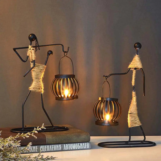 Candelabro Metálico Nórdico – Escultura Abstracta de Personaje Hecha a Mano