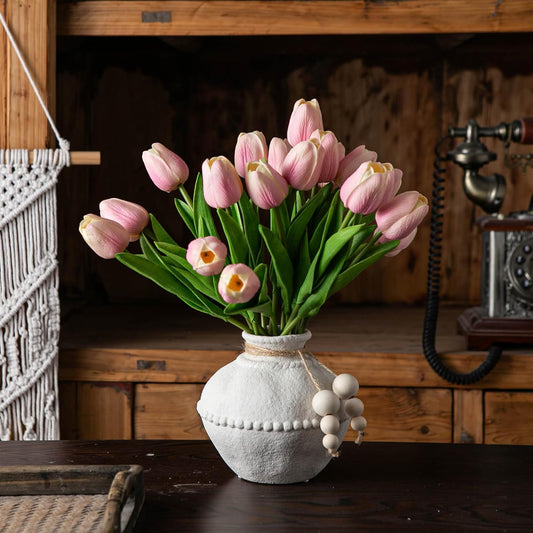 Jarrón Cerámico Rústico con Cuentas de Madera