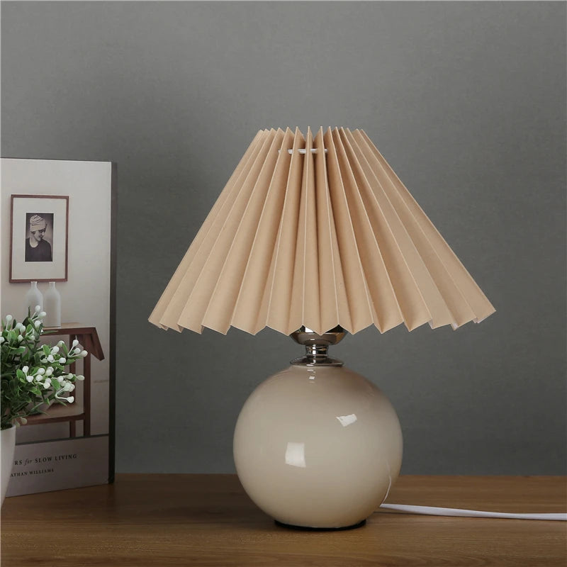 Lámpara de Mesa de Cerámica Estilo Nórdico – Luz LED Moderna para Dormitorio y Escritorio