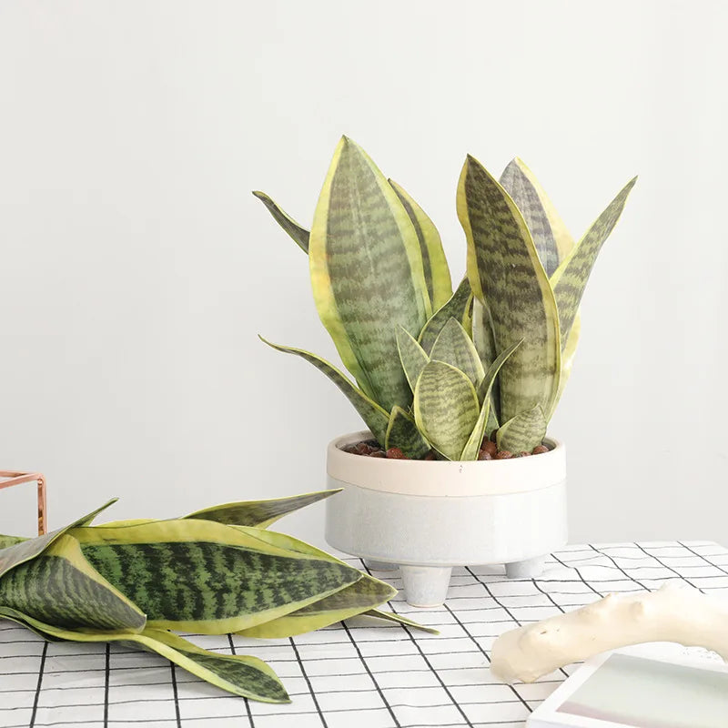 Planta Artificial de Hojas Largas 21-68 cm – Decoración Tropical