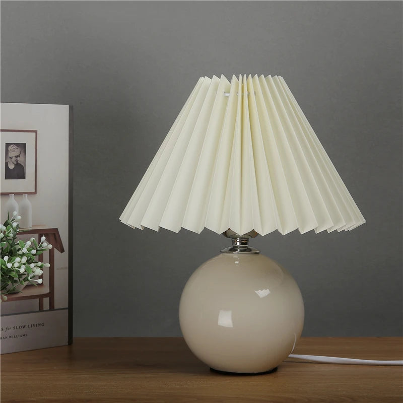 Lámpara de Mesa de Cerámica Estilo Nórdico – Luz LED Moderna para Dormitorio y Escritorio