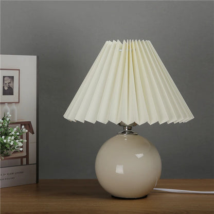 Lámpara de Mesa de Cerámica Estilo Nórdico – Luz LED Moderna para Dormitorio y Escritorio