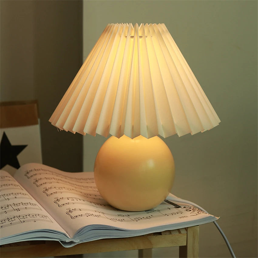 Lámpara de Mesa de Cerámica Estilo Nórdico – Luz LED Moderna para Dormitorio y Escritorio