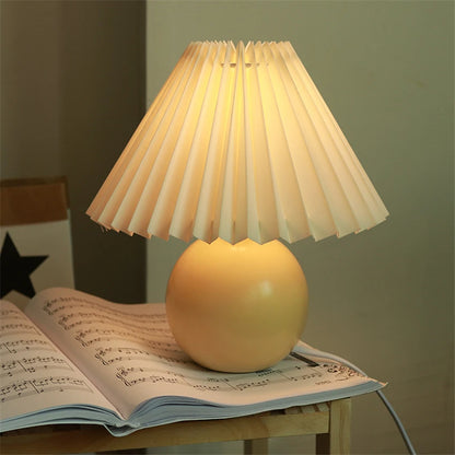 Lámpara de Mesa de Cerámica Estilo Nórdico – Luz LED Moderna para Dormitorio y Escritorio