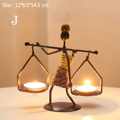 Candelabro Metálico Nórdico – Escultura Abstracta de Personaje Hecha a Mano