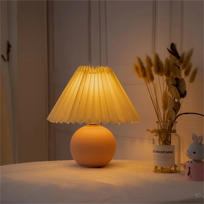 Lámpara de Mesa de Cerámica Estilo Nórdico – Luz LED Moderna para Dormitorio y Escritorio