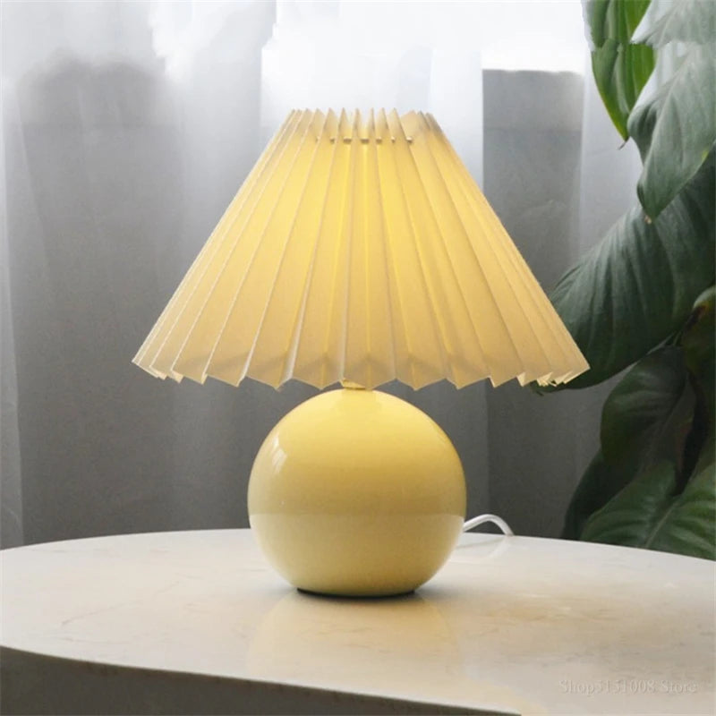 Lámpara de Mesa de Cerámica Estilo Nórdico – Luz LED Moderna para Dormitorio y Escritorio