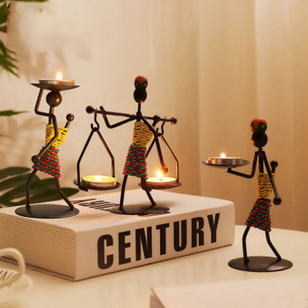 Candelabro Metálico Nórdico – Escultura Abstracta de Personaje Hecha a Mano