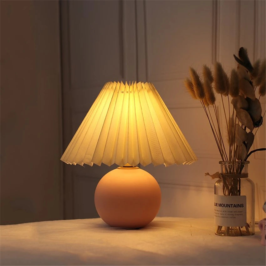 Lámpara de Mesa de Cerámica Estilo Nórdico – Luz LED Moderna para Dormitorio y Escritorio