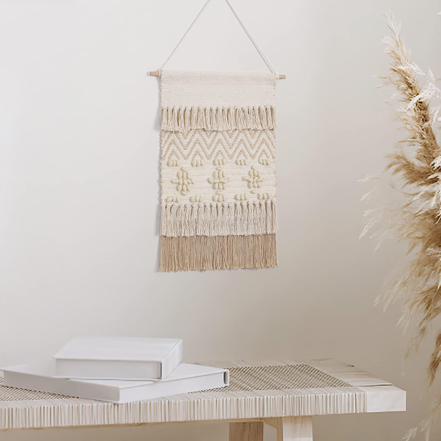 Tapiz Macramé Geométrico con Borla y Bolita de Lana