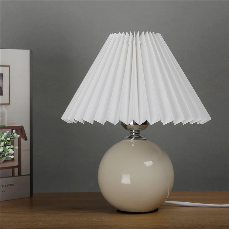 Lámpara de Mesa de Cerámica Estilo Nórdico – Luz LED Moderna para Dormitorio y Escritorio